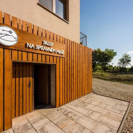 Sklep Na Spravnem Miste - Degustace, A Wellness Apartment